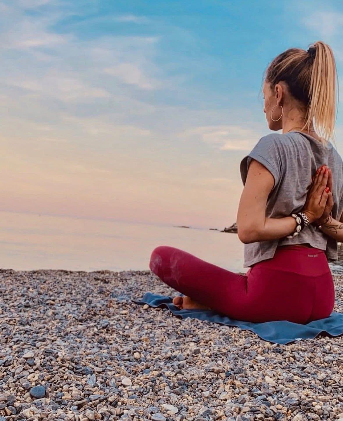 Yoga a Ibiza per il solstizio: come si prepara un'insegnante (oltre la crema solare)