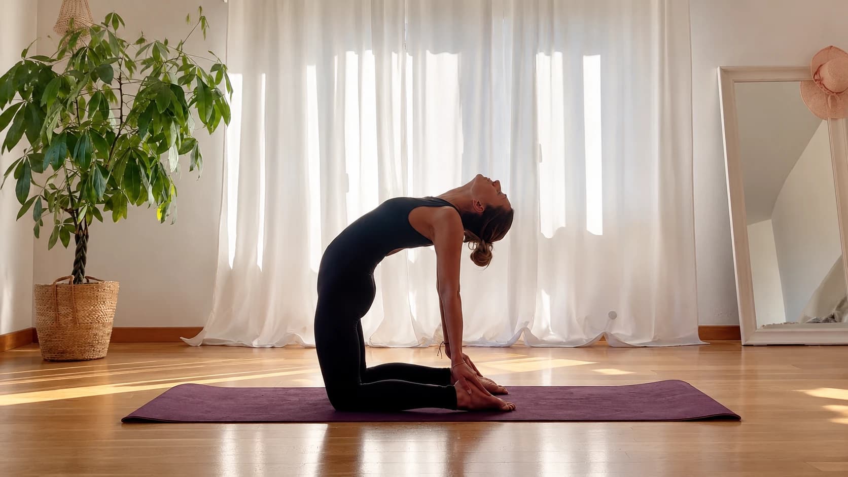 Ustrasana: the camel, the pose that opens the heart